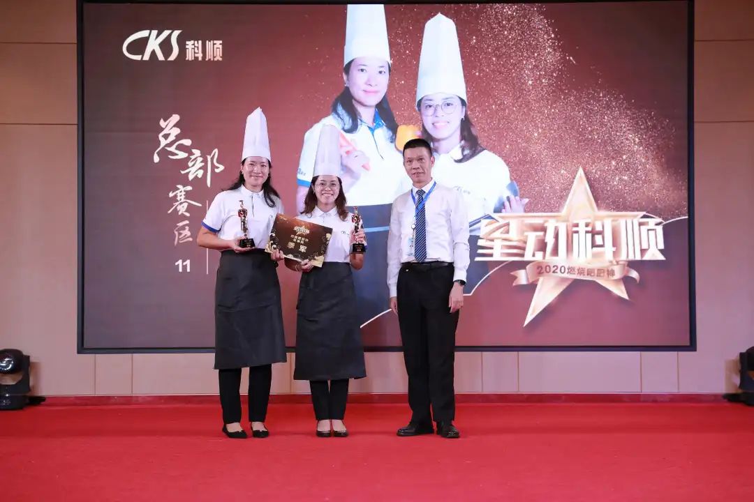 颁奖02.jpg 颁奖02.jpg