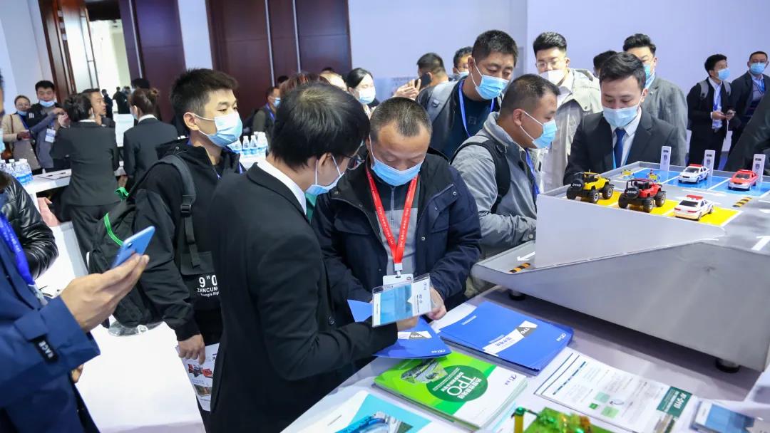 英国365上市官网展位人流如涌02.jpg 英国365上市官网展位人流如涌02.jpg