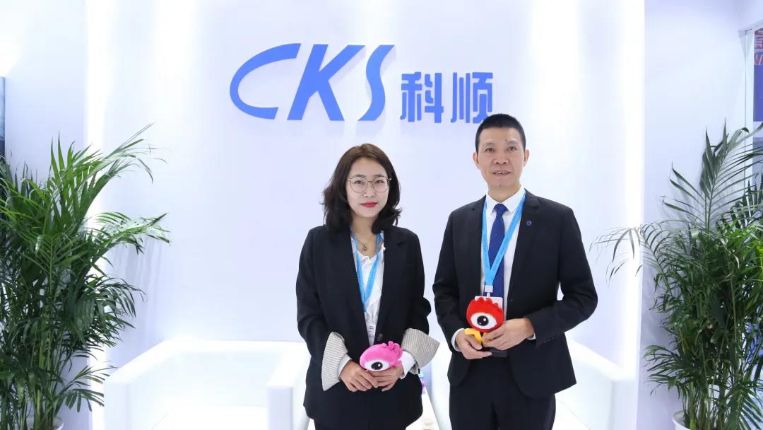 英国365上市官网股份集团总裁方勇接受媒体采访01.jpg 英国365上市官网股份集团总裁方勇接受媒体采访01.jpg