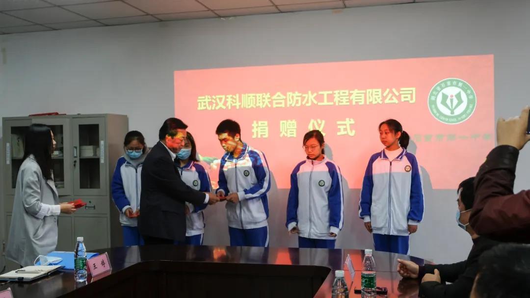 捐助现场.jpg 捐助现场.jpg