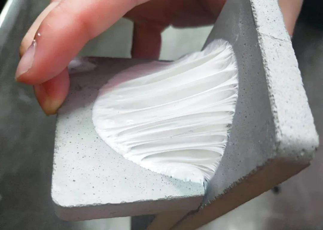 环保型丁基自粘胶与混凝土基面粘结效果展示.jpg 环保型丁基自粘胶与混凝土基面粘结效果展示.jpg